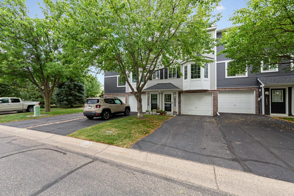 15549 Flyboat Lane #63 Apple Valley, MN 55124