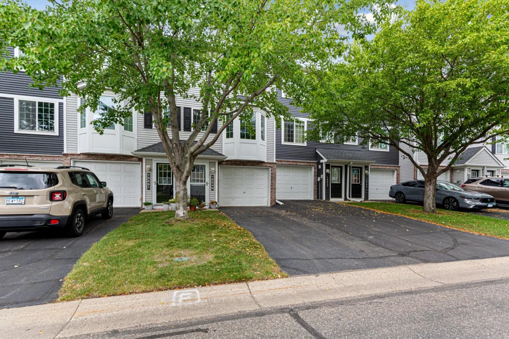 15549 Flyboat Lane #63 Apple Valley, MN 55124