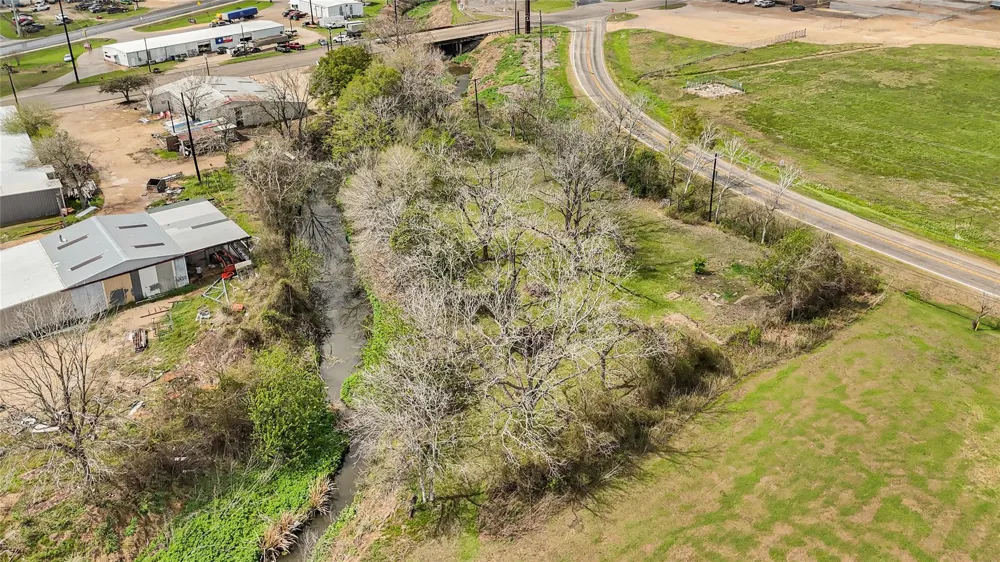 302 Blue Creek Road El Campo, TX 77437