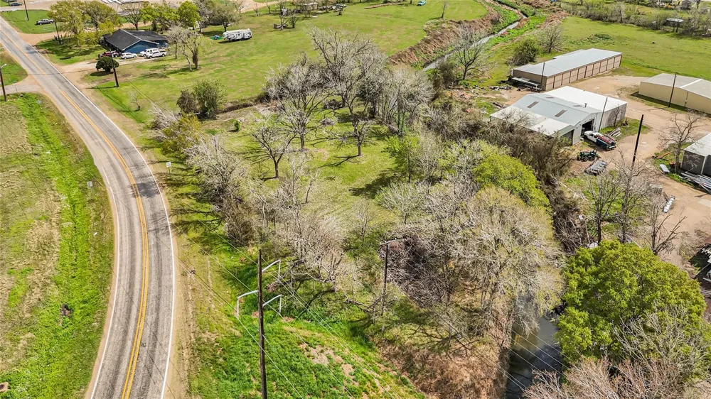 302 Blue Creek Road El Campo, TX 77437