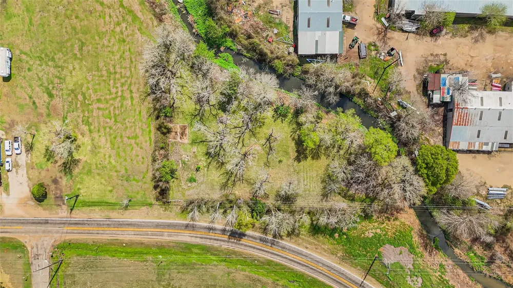 302 Blue Creek Road El Campo, TX 77437