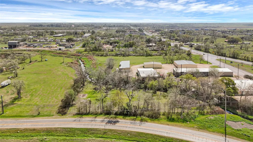 302 Blue Creek Road El Campo, TX 77437