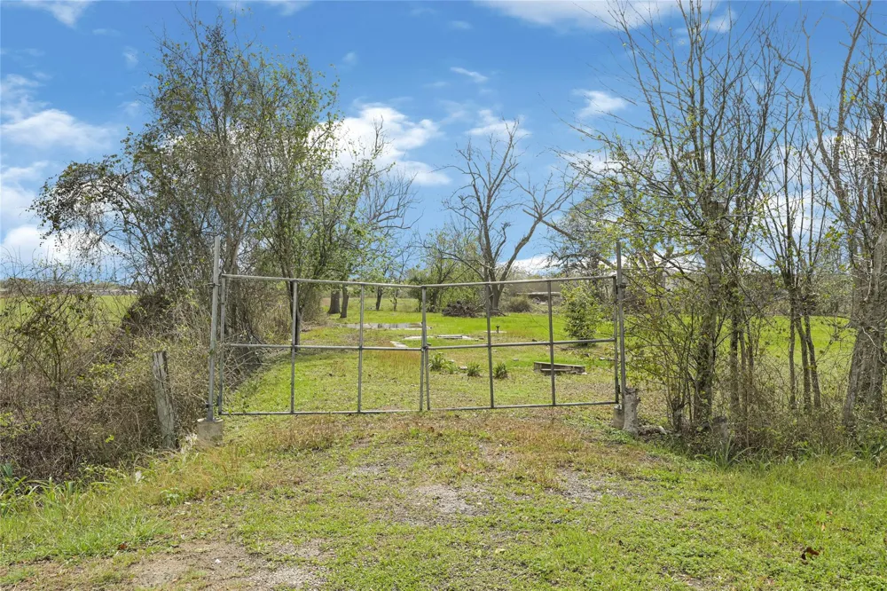 302 Blue Creek Road El Campo, TX 77437
