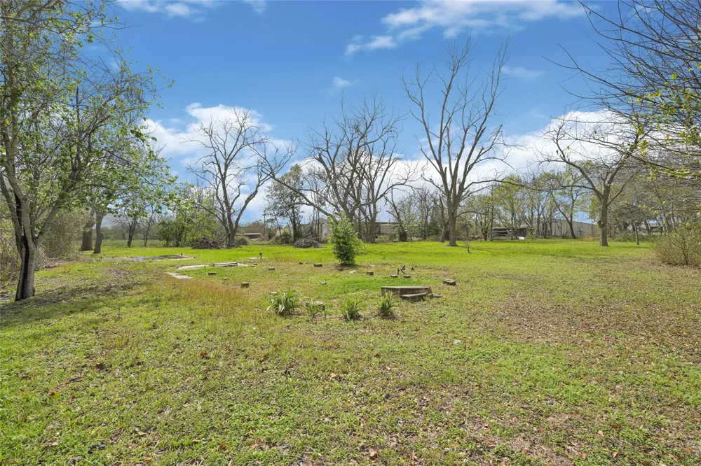 302 Blue Creek Road El Campo, TX 77437