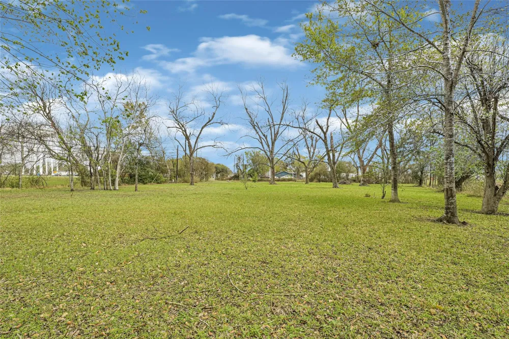 302 Blue Creek Road El Campo, TX 77437