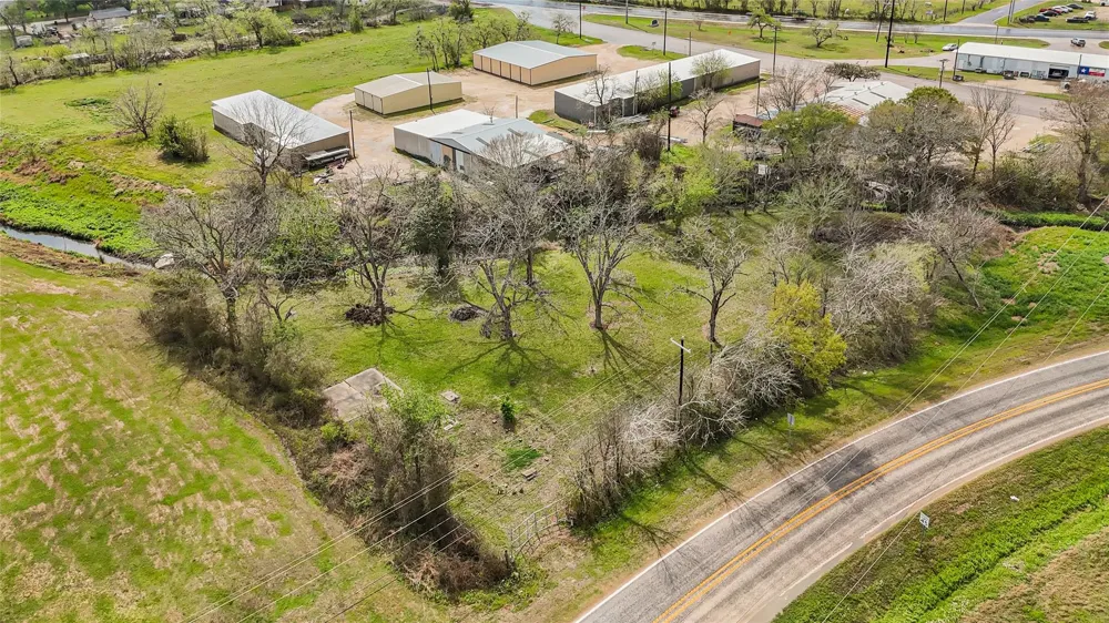 302 Blue Creek Road El Campo, TX 77437