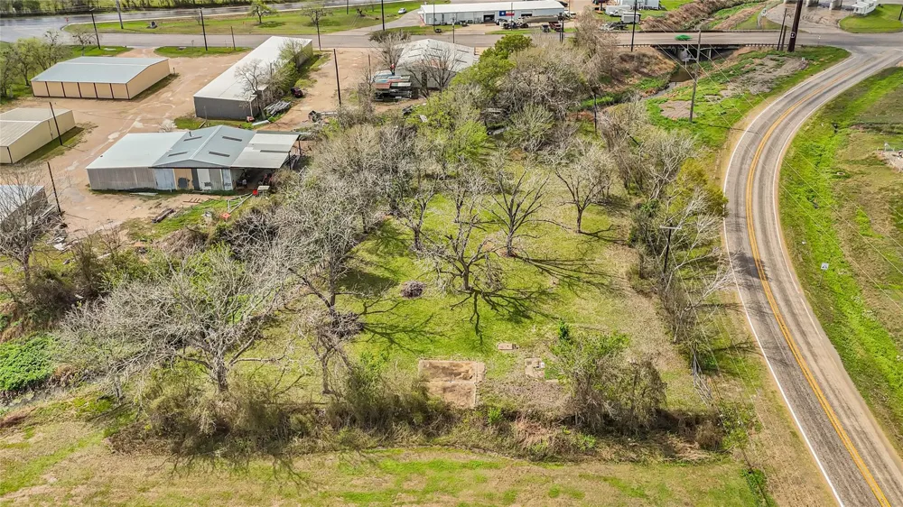 302 Blue Creek Road El Campo, TX 77437