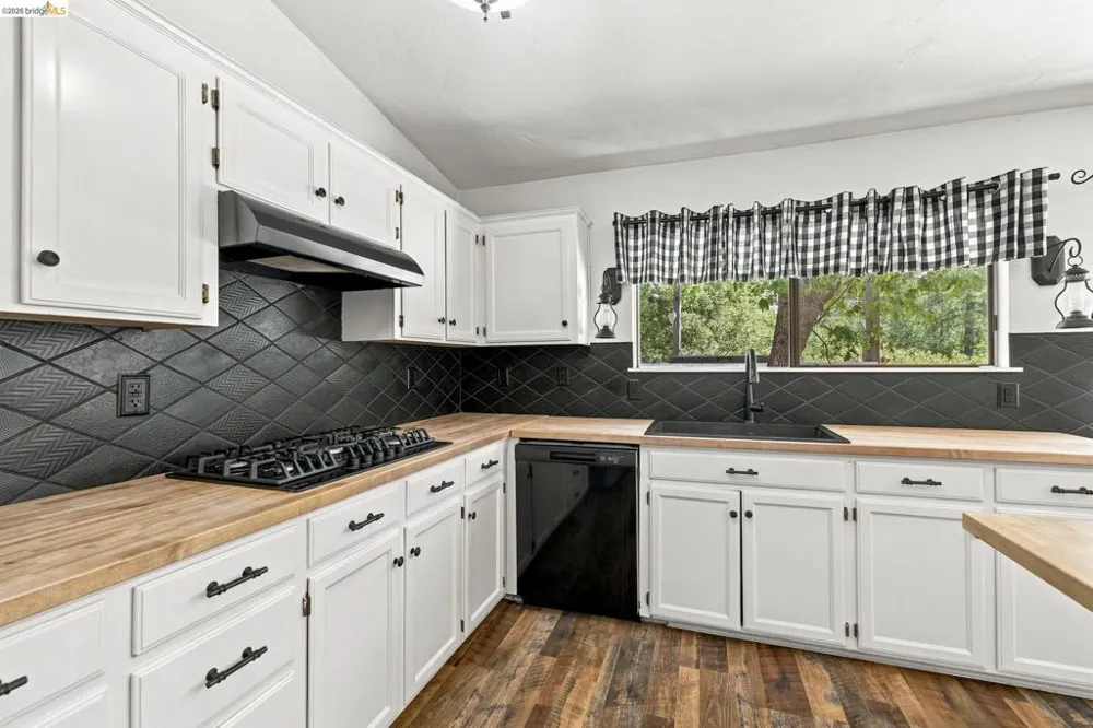 22148 Crystal Falls Dr. West Sonora, CA 95370