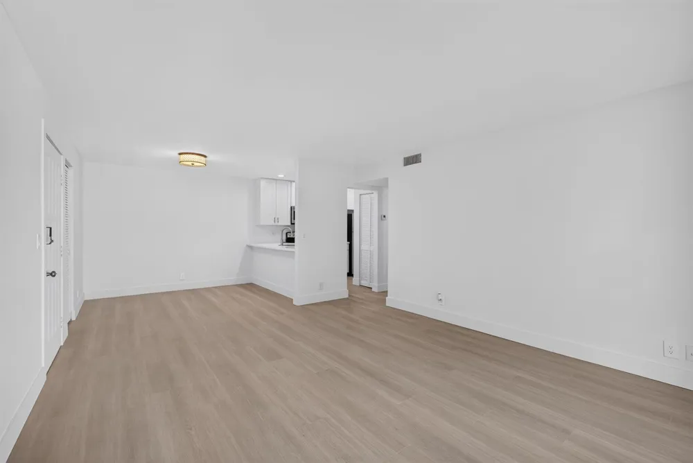 3404 Gardens E Drive #21B Palm Beach Gardens, FL 33410
