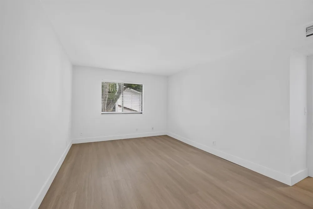 3404 Gardens E Drive #21B Palm Beach Gardens, FL 33410