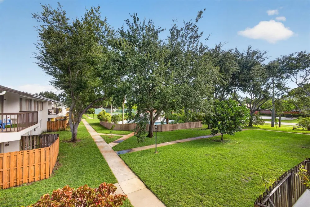 3404 Gardens E Drive #21B Palm Beach Gardens, FL 33410