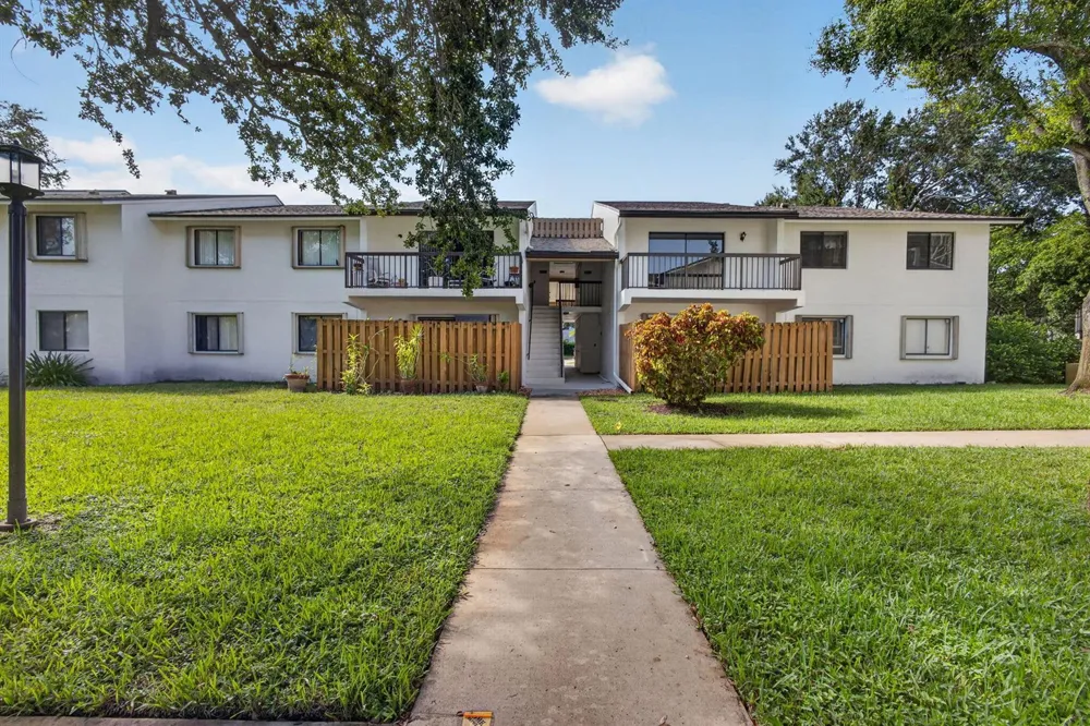 3404 Gardens E Drive #21B Palm Beach Gardens, FL 33410