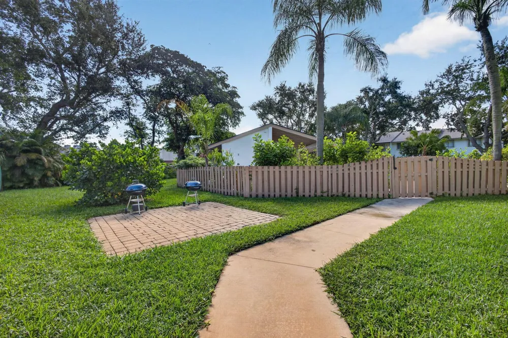 3404 Gardens E Drive #21B Palm Beach Gardens, FL 33410