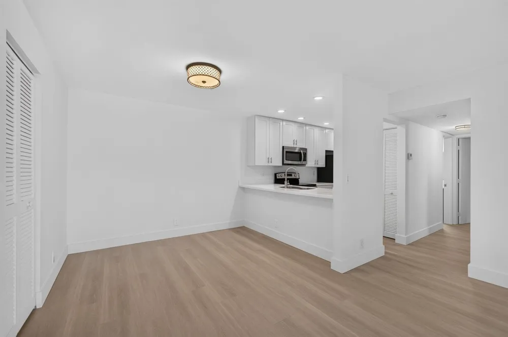 3404 Gardens E Drive #21B Palm Beach Gardens, FL 33410