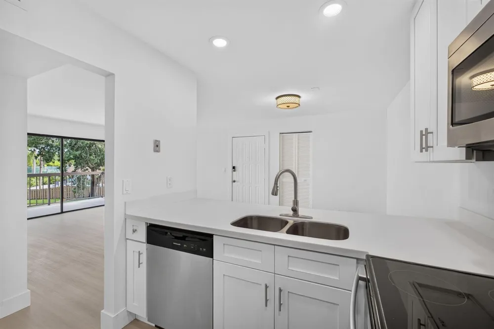 3404 Gardens E Drive #21B Palm Beach Gardens, FL 33410