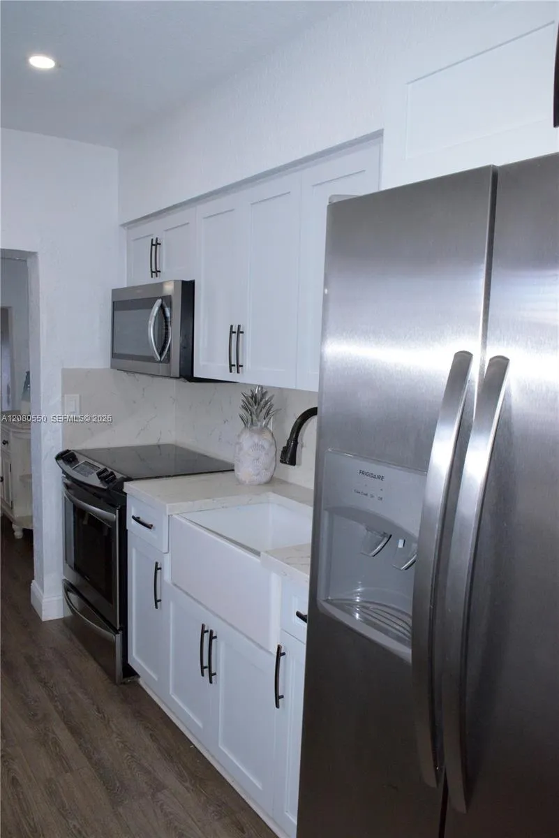 991 E 47th St Hialeah, FL 33013