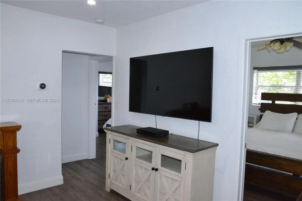 991 E 47th St Hialeah, FL 33013