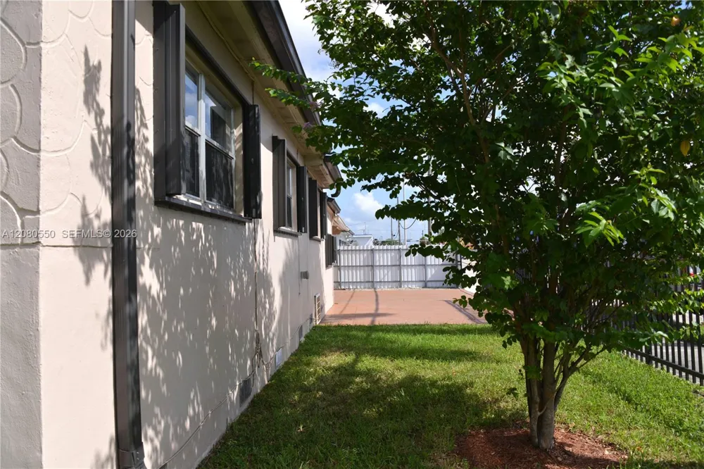 991 E 47th St Hialeah, FL 33013
