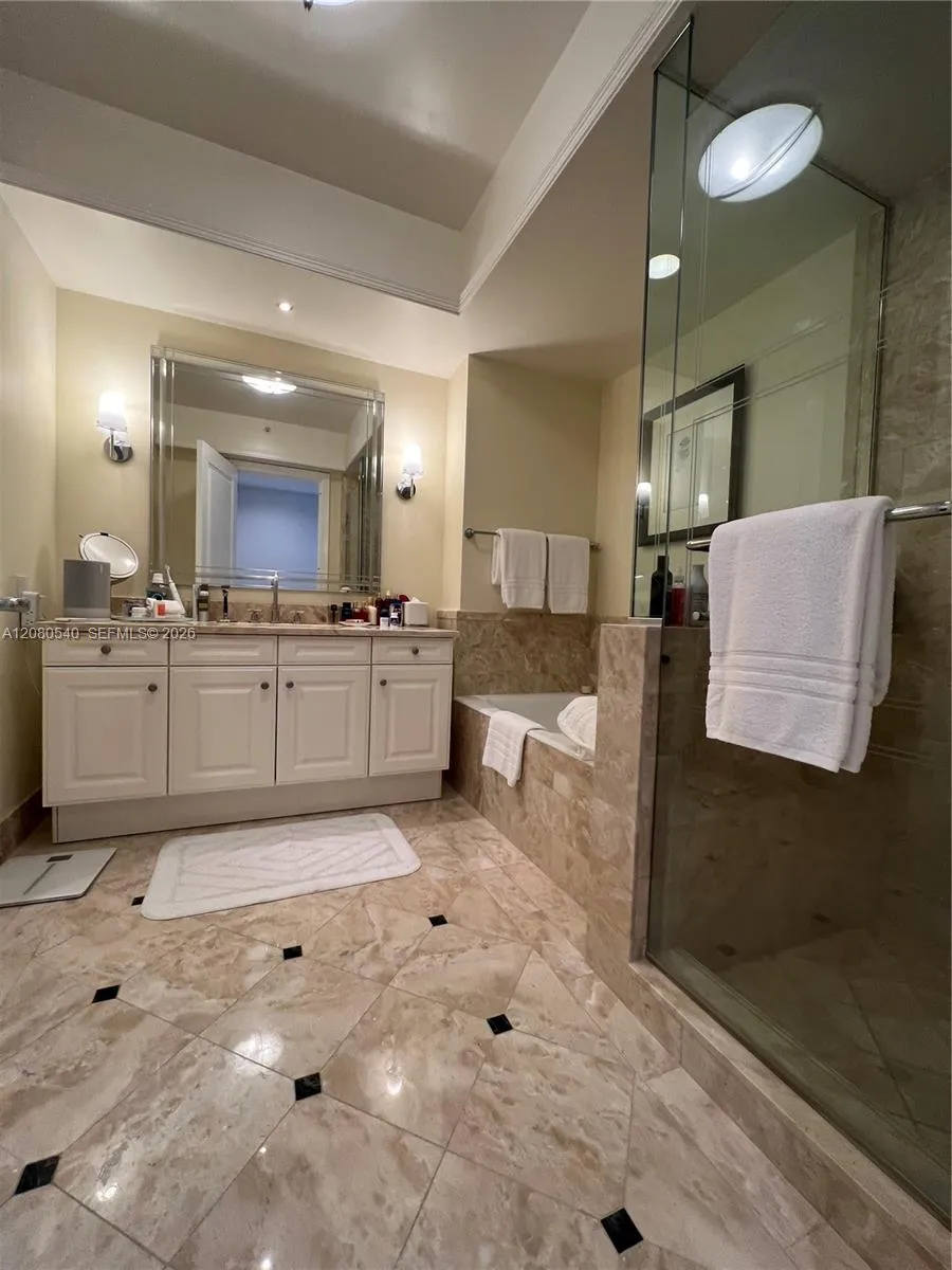1435 Brickell Ave #3307 Miami, FL 33131
