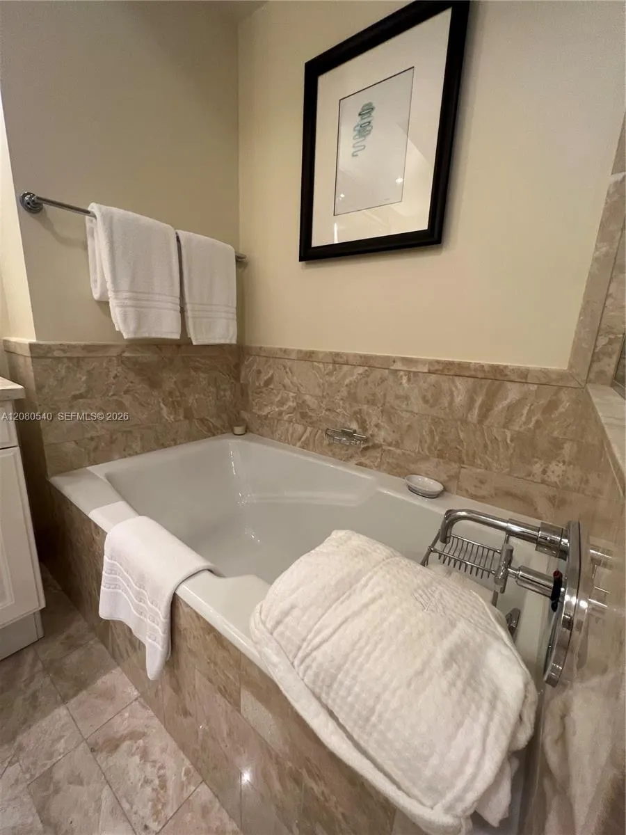 1435 Brickell Ave #3307 Miami, FL 33131