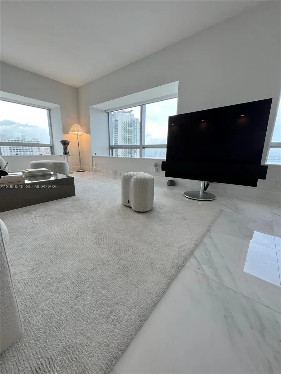 1435 Brickell Ave #3307 Miami, FL 33131