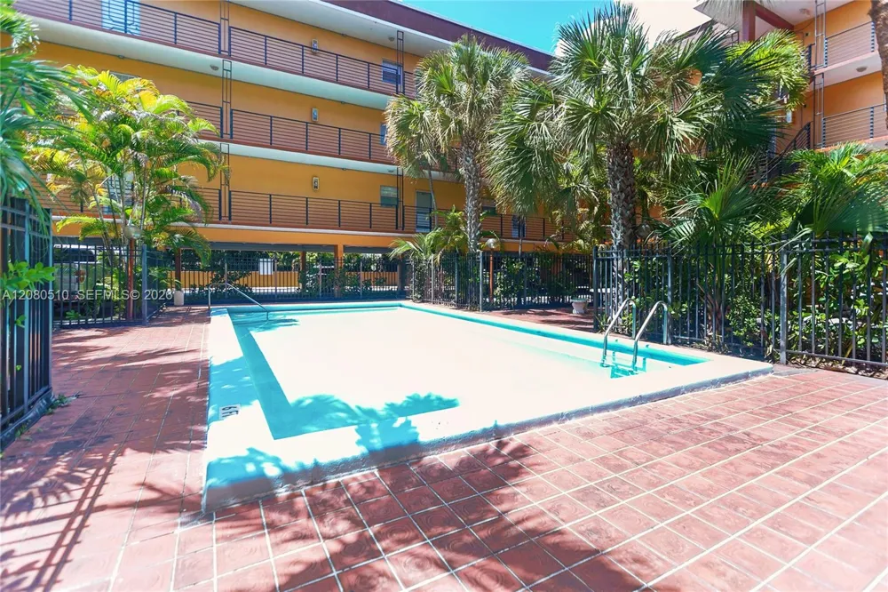 365 NE 125th St #216 North Miami, FL 33161