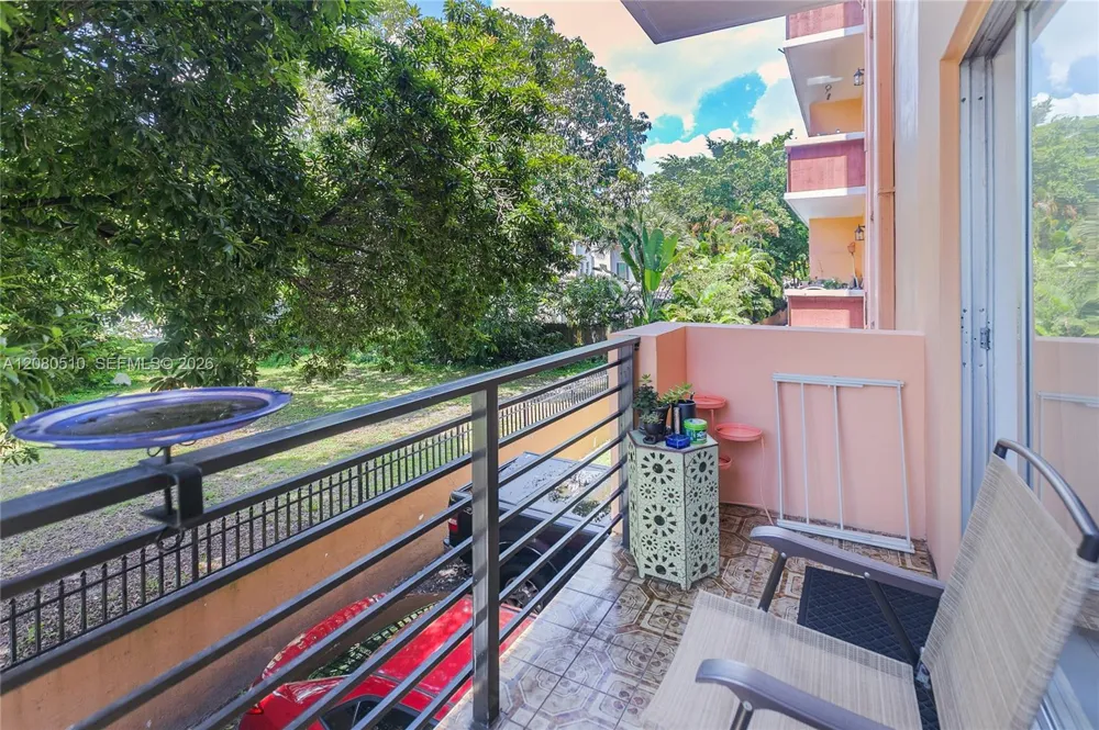 365 NE 125th St #216 North Miami, FL 33161