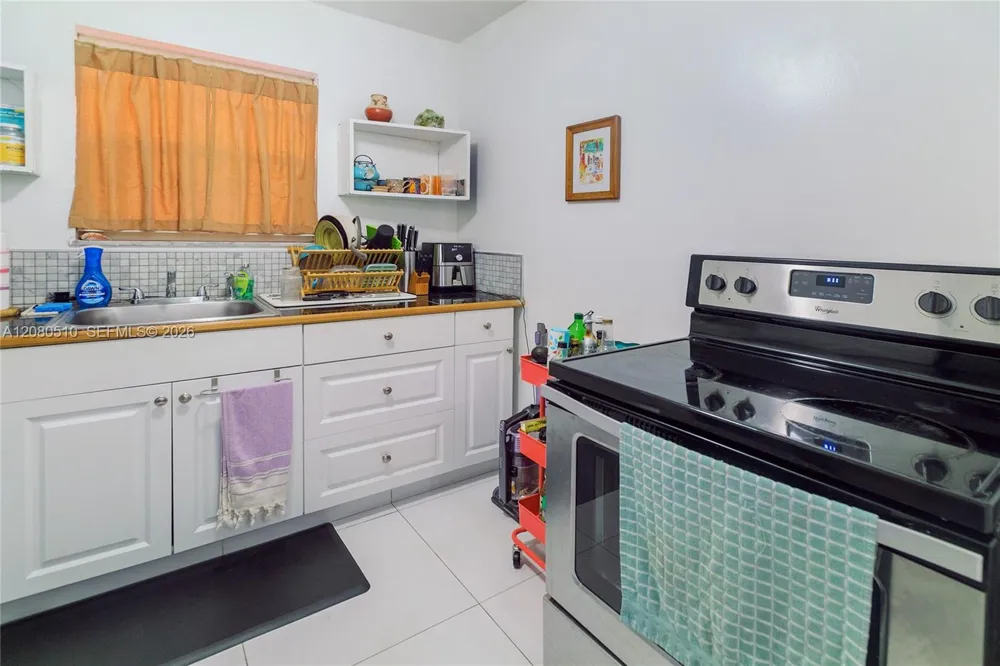 365 NE 125th St #216 North Miami, FL 33161