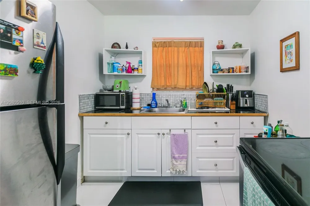 365 NE 125th St #216 North Miami, FL 33161
