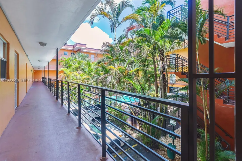 365 NE 125th St #216 North Miami, FL 33161