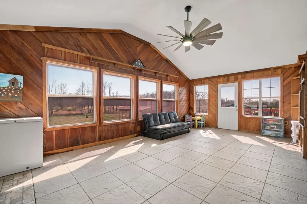 324 Laster Holman Rd Decherd, TN 37324