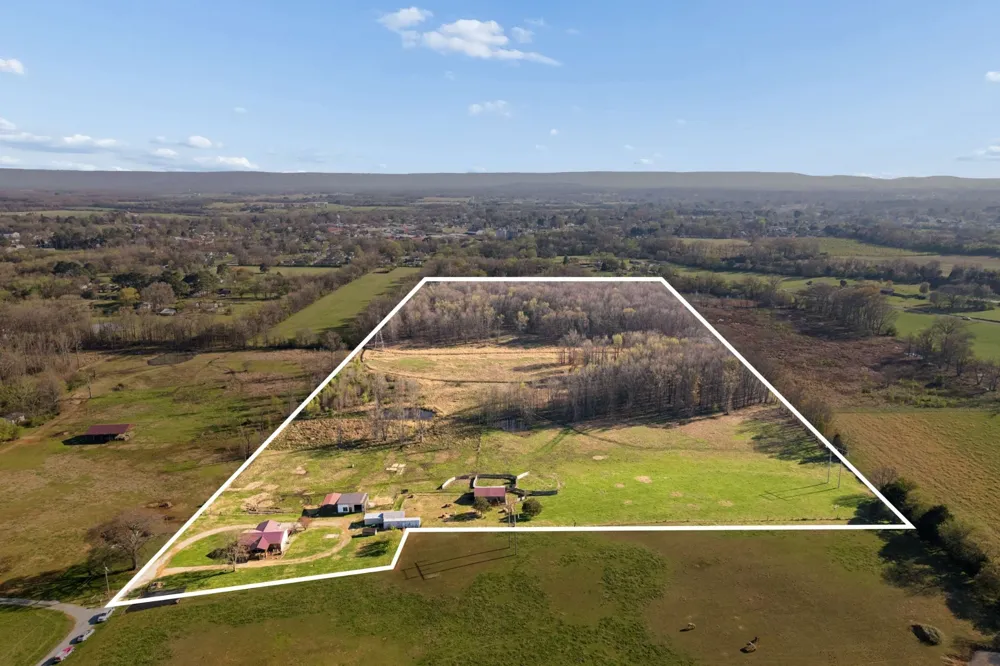 324 Laster Holman Rd Decherd, TN 37324