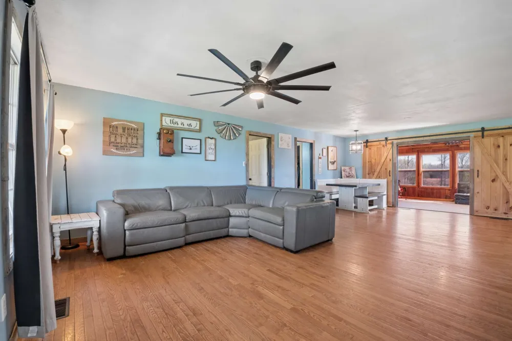 324 Laster Holman Rd Decherd, TN 37324