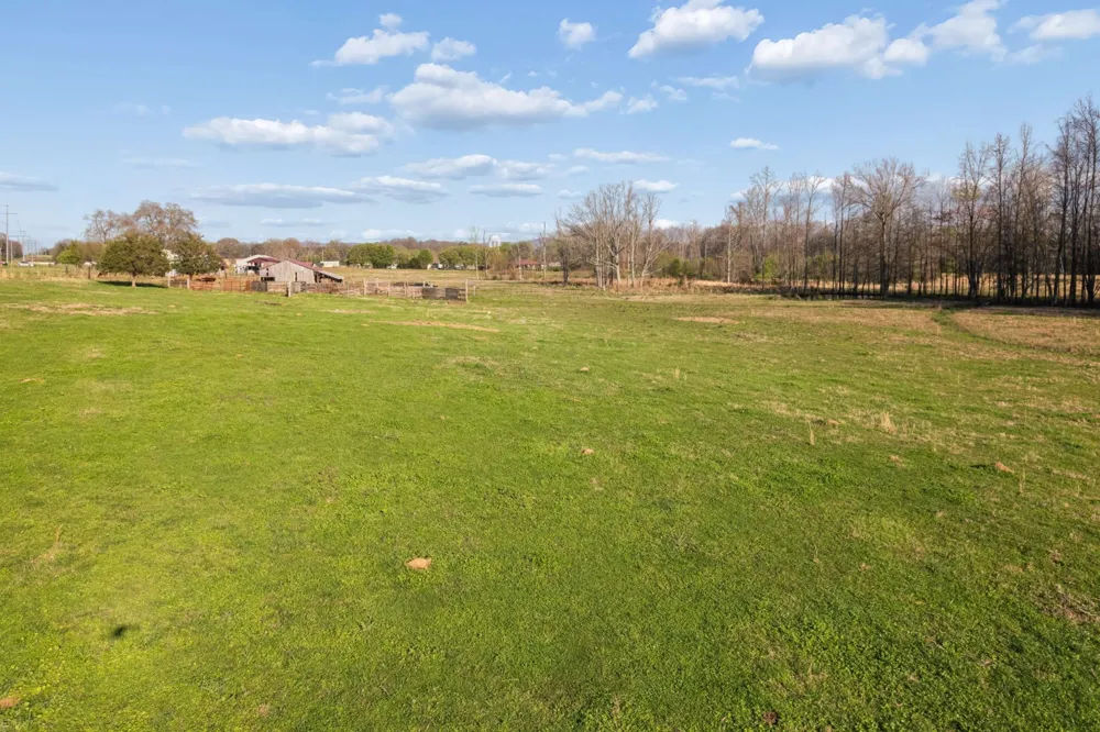 324 Laster Holman Rd Decherd, TN 37324