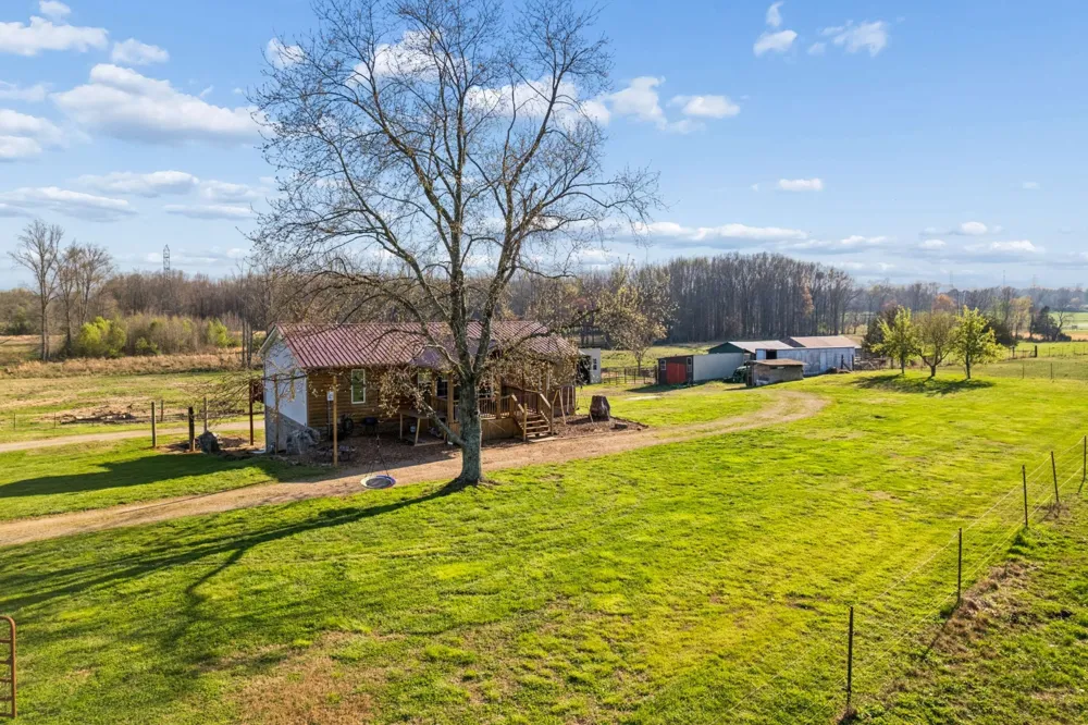 324 Laster Holman Rd Decherd, TN 37324