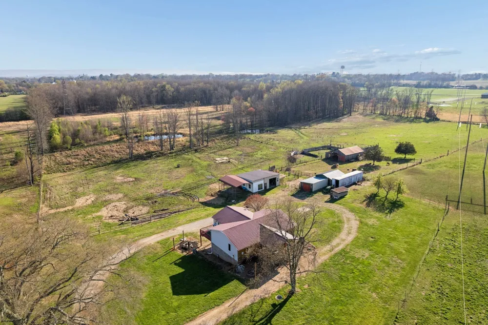 324 Laster Holman Rd Decherd, TN 37324