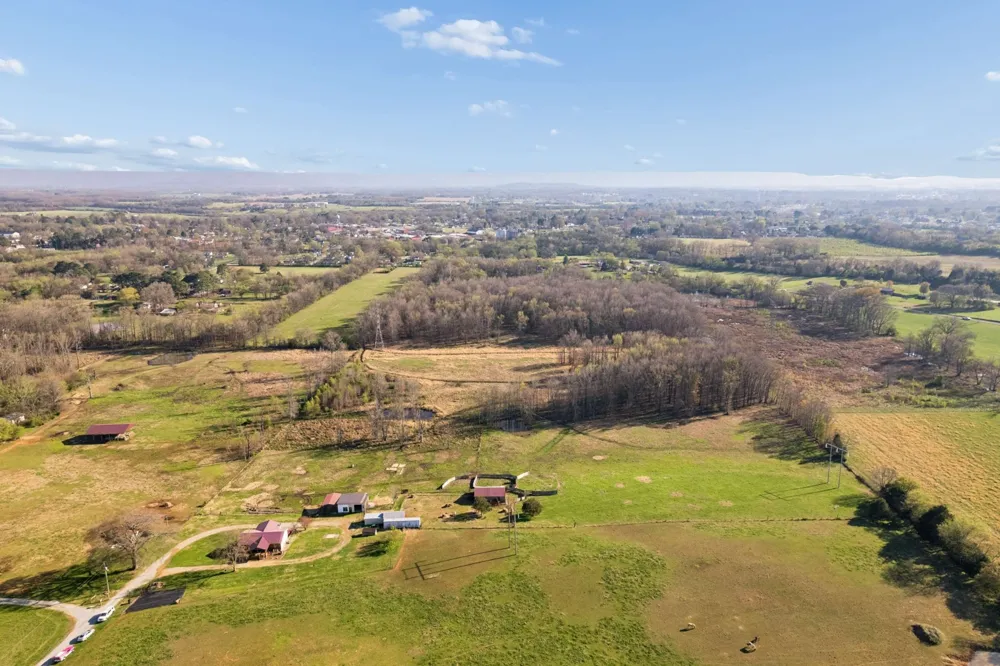 324 Laster Holman Rd Decherd, TN 37324