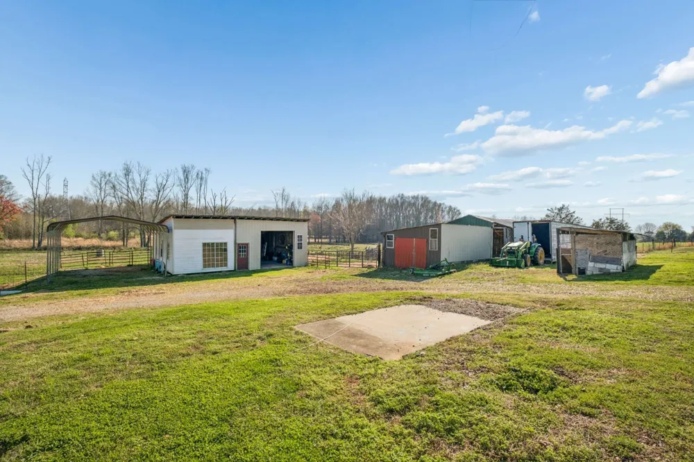 324 Laster Holman Rd Decherd, TN 37324