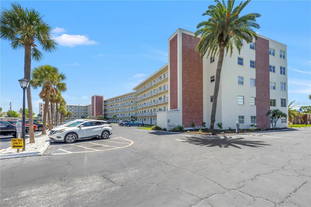 5575 GULF BOULEVARD #426 St Pete Beach, FL 33706