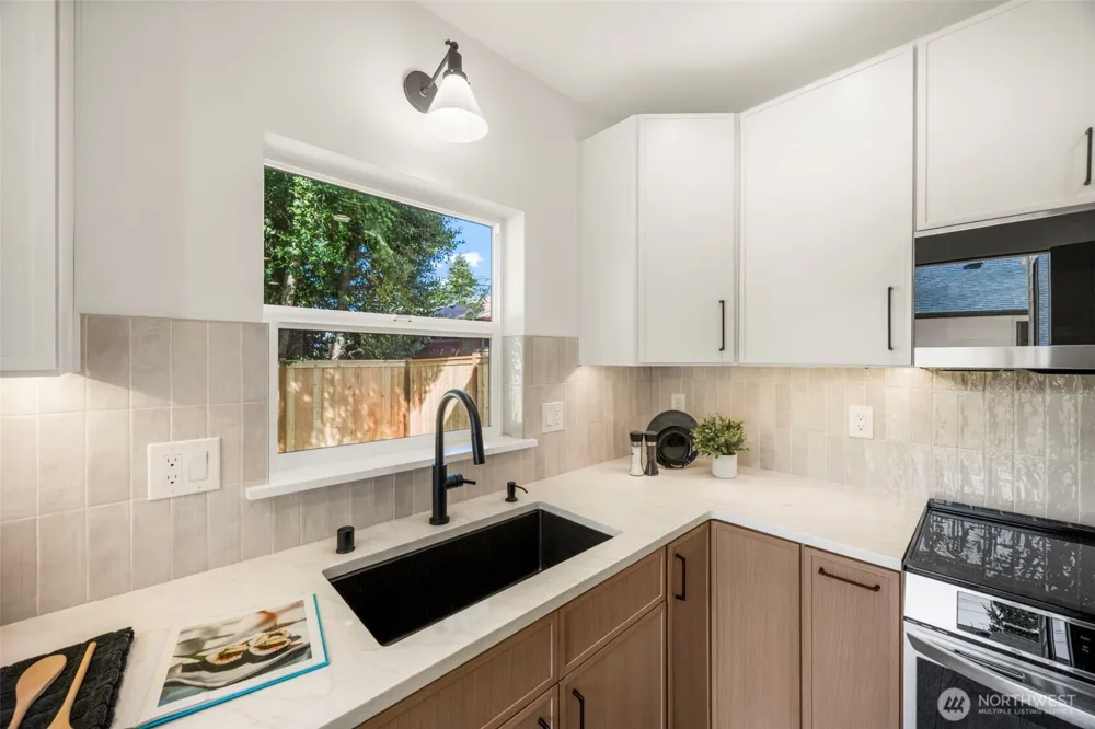 212 115th Street Seattle, WA 98133
