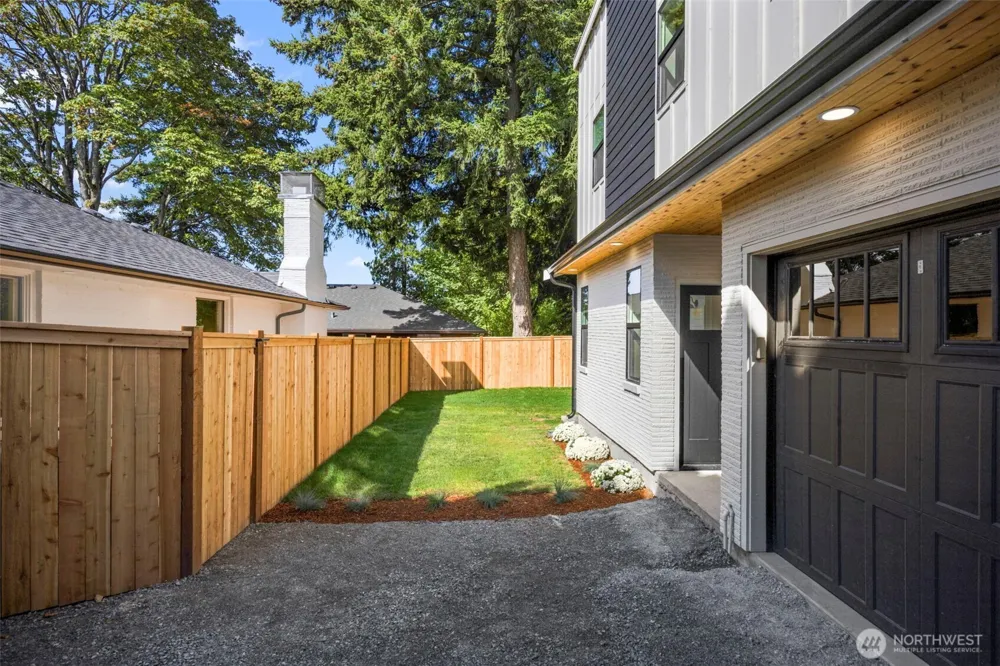 212 115th Street Seattle, WA 98133