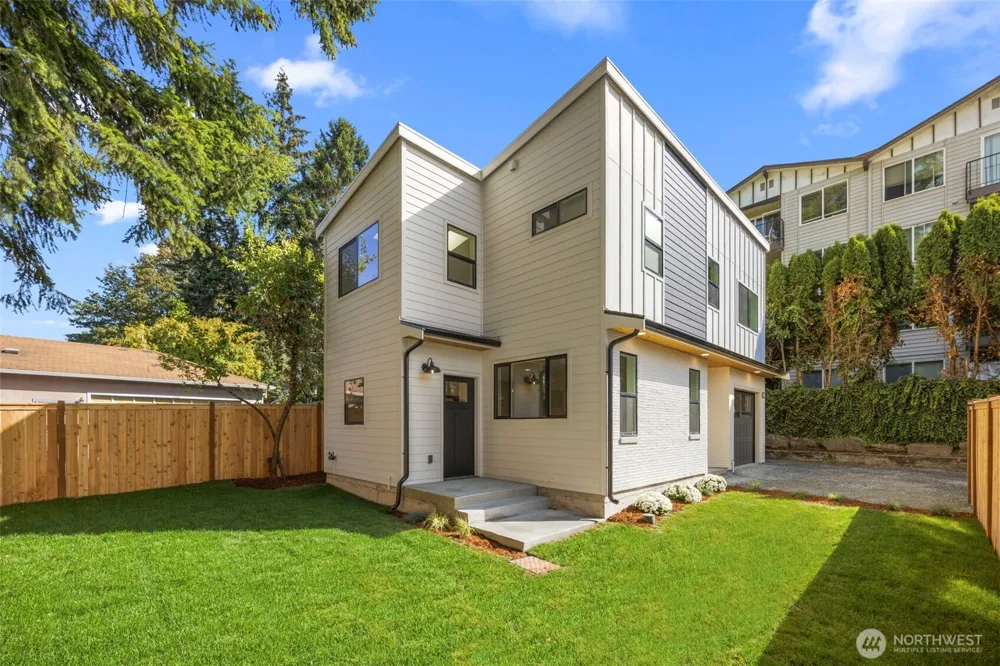 212 115th Street Seattle, WA 98133
