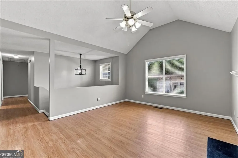 45 Glenmore DR Kingston, GA 30145