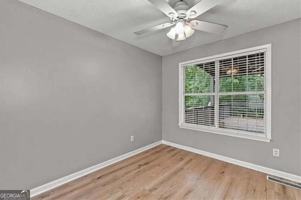 45 Glenmore DR Kingston, GA 30145