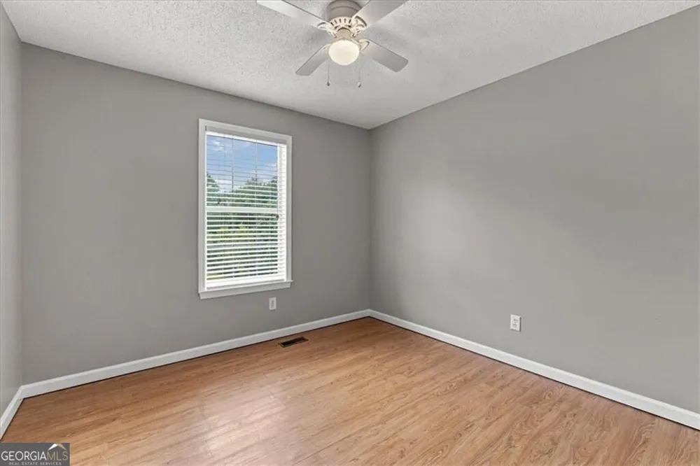 45 Glenmore DR Kingston, GA 30145