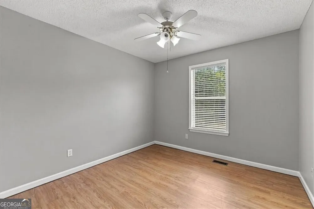 45 Glenmore DR Kingston, GA 30145