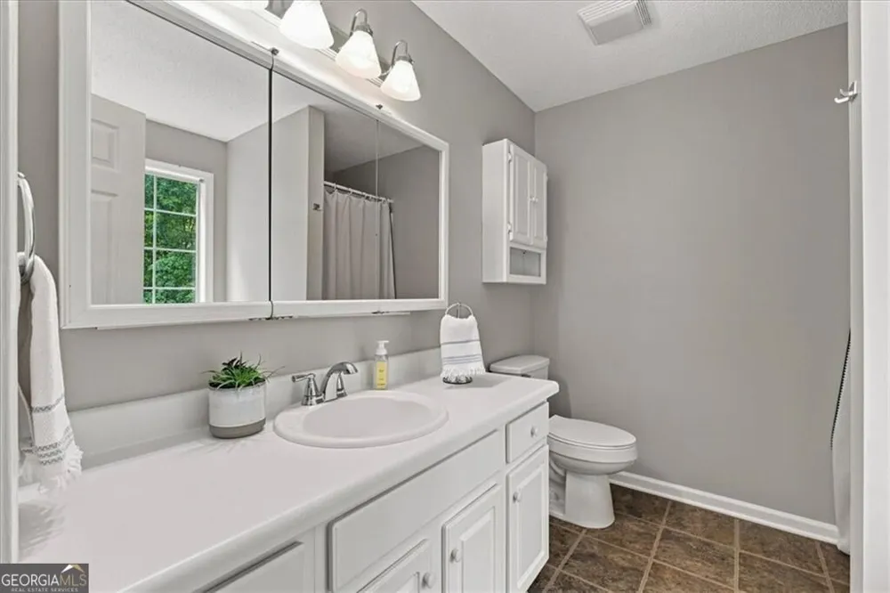 45 Glenmore DR Kingston, GA 30145