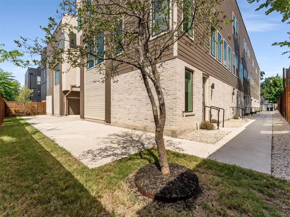 2015 Prairie Avenue #203 Dallas, TX 75204