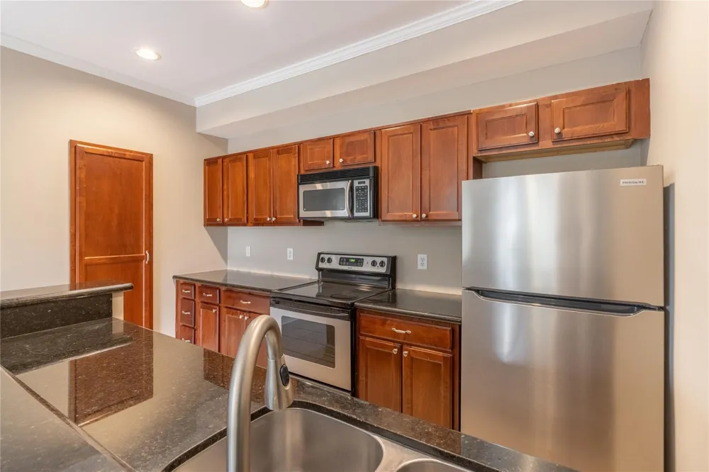 4515 Briar Hollow Place #304 Houston, TX 77027