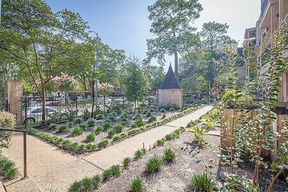 4515 Briar Hollow Place #304 Houston, TX 77027